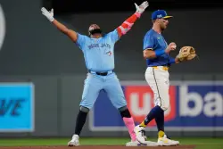 Blue Jays rally past Twins